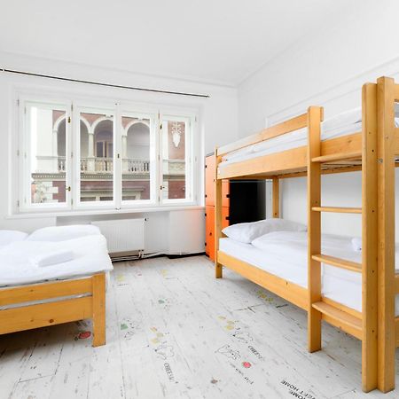 Benedikt City Center Hostel Прага Екстер'єр фото