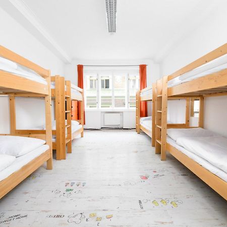 Benedikt City Center Hostel Прага Екстер'єр фото
