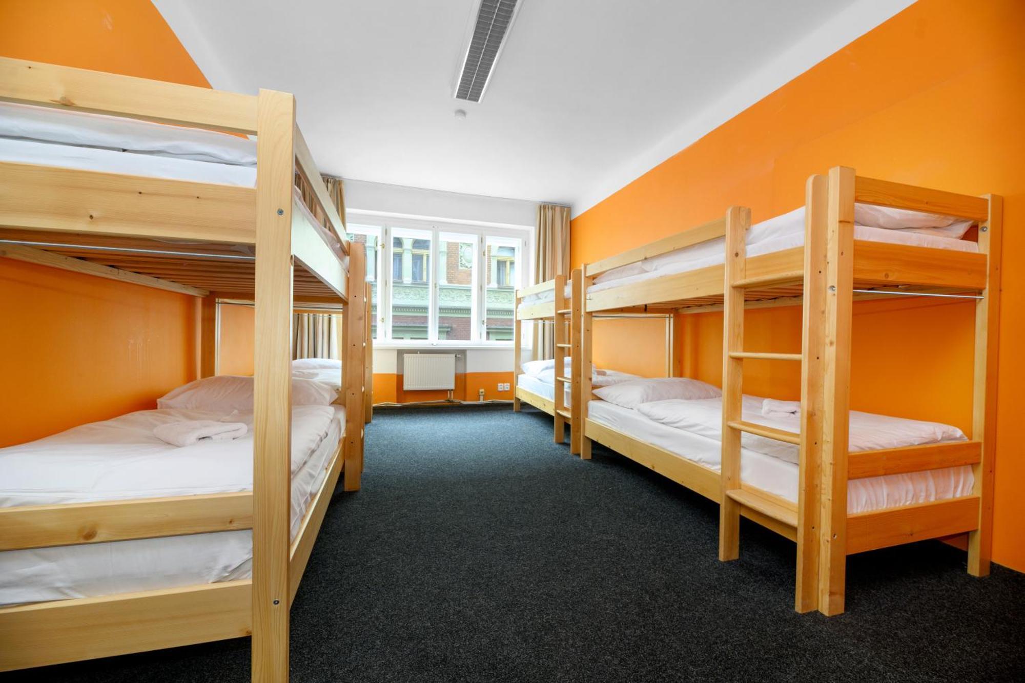 Benedikt City Center Hostel Прага Екстер'єр фото
