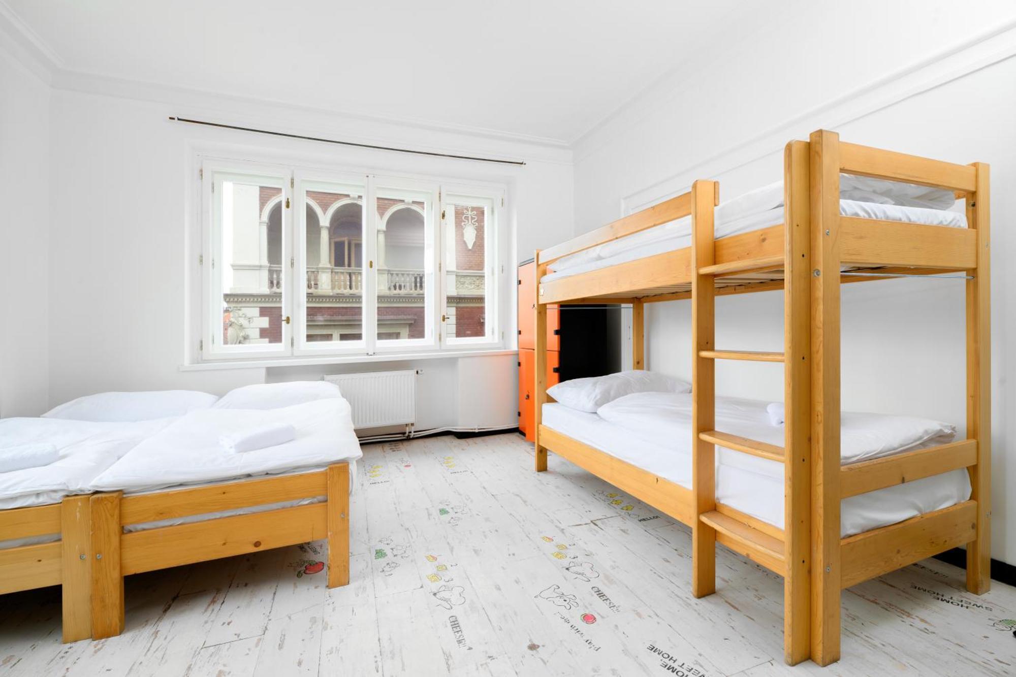 Benedikt City Center Hostel Прага Екстер'єр фото