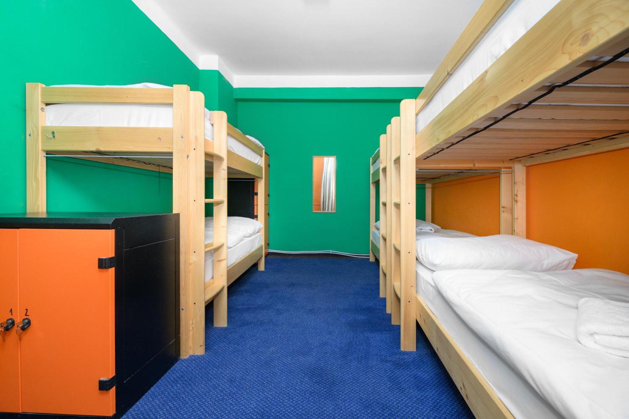 Benedikt City Center Hostel Прага Екстер'єр фото