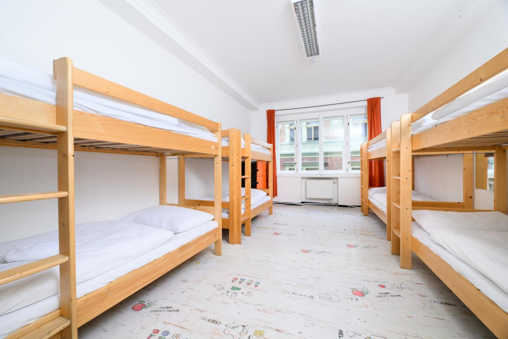 Benedikt City Center Hostel Прага Екстер'єр фото